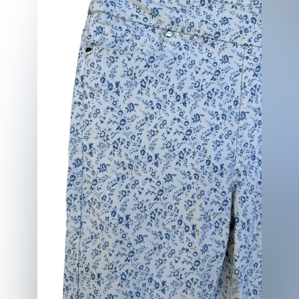 Mario Serrani Women's Small Ditsy Floral Comfort Stretch Capri Pants Cottagecore - Picture 2 of 4